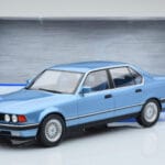 BMW 7-Serie E32 730i Blauw MCG 1:18