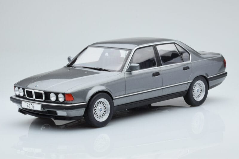 BMW 7-Serie E32 740i Zilver MCG 1:18