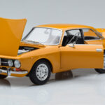 Alfa Romeo 1750 GTV Geel Norev 1:18 - image 2 of 7