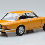 Alfa Romeo 1750 GTV Geel Norev 1:18 - image 3 of 7