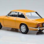 Alfa Romeo 1750 GTV Geel Norev 1:18 - image 6 of 7