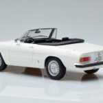 Alfa Romeo 2000 Spider Wit Norev 1:18 - image 6 of 7