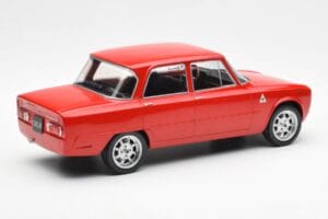 Alfa Romeo Giulia Nuova Super Rood Custom Wheels MCG 1:18 MCG18333 Metaal — afbeelding 2 van 6