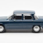 Alfa Romeo Giulia TI Petrol Blauw Norev 1:18 - image 3 of 6