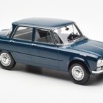 Alfa Romeo Giulia TI Petrol Blauw Norev 1:18 - image 4 of 6