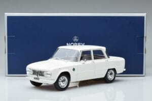 Alfa Romeo Giulia Ti Super Norev 1:18 187970 Metaal — afbeelding 6 van 6