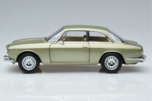 Alfa Romeo GTV 2000 Groen Gelimiteerde Editie Norev 1:18 187913 Metaal — afbeelding 4 van 7