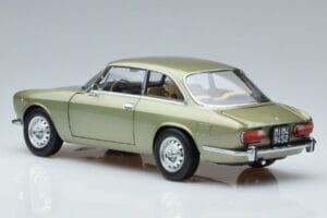 Alfa Romeo GTV 2000 Groen Gelimiteerde Editie Norev 1:18 187913 Metaal — afbeelding 6 van 7