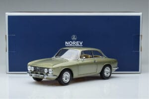 Alfa Romeo GTV 2000 Groen Gelimiteerde Editie Norev 1:18 187913 Metaal — afbeelding 7 van 7