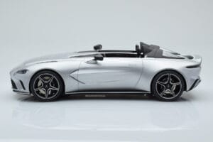 Aston Martin V12 Speedster Zilver GT Spirit 1:18 GT430 Hars — afbeelding 3 van 6