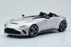 Aston Martin V12 Speedster Zilver GT Spirit 1:18
