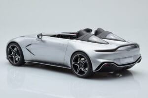 Aston Martin V12 Speedster Zilver GT Spirit 1:18 GT430 Hars — afbeelding 5 van 6