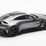 Aston Martin V12 Vantage Magnetic Zilver GT Spirit 1:18 GT443 - image 2 of 6