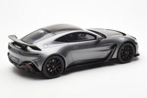 Aston Martin V12 Vantage Magnetic Zilver GT Spirit 1:18 GT443 Hars — afbeelding 2 van 6