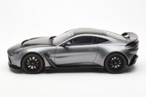 Aston Martin V12 Vantage Magnetic Zilver GT Spirit 1:18 GT443 Hars — afbeelding 3 van 6