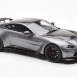Aston Martin V12 Vantage Magnetic Zilver GT Spirit 1:18 GT443 - image 4 of 6