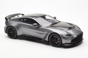 Aston Martin V12 Vantage Magnetic Zilver GT Spirit 1:18 GT443 Hars — afbeelding 4 van 6