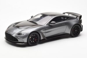 Aston Martin V12 Vantage Magnetic Zilver GT Spirit 1:18 GT443