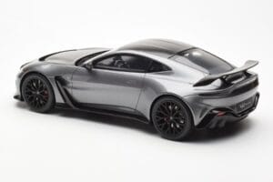 Aston Martin V12 Vantage Magnetic Zilver GT Spirit 1:18 GT443 Hars — afbeelding 5 van 6