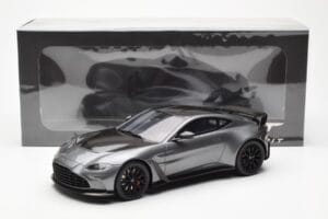 Aston Martin V12 Vantage Magnetic Zilver GT Spirit 1:18 GT443 Hars — afbeelding 6 van 6