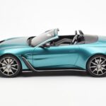 Aston Martin V12 Vantage Roadster Tayos Turkoois Groen GT Spirit 1:18 GT445 - image 3 of 6