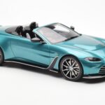 Aston Martin V12 Vantage Roadster Tayos Turkoois Groen GT Spirit 1:18 GT445 - image 4 of 6