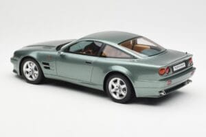 Aston Martin V8 Vantage Groen GT Spirit 1:18 GT345 Hars — afbeelding 5 van 6