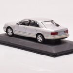 Audi A8 D2 Zilver Groene Streep Minichamps 1:43 - image 3 of 4