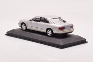 Audi A8 D2 Zilver Groene Streep Minichamps 1:43 AUDI-264455 Metaal — afbeelding 3 van 4