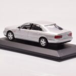 Audi A8 D2 Zilver Minichamps 1:43 - image 3 of 4