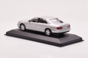 Audi A8 D2 Zilver Minichamps 1:43 433013006 Metaal — afbeelding 3 van 4