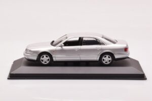 Audi A8 D2 Zilver Minichamps 1:43 433013006