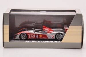 Audi R10 TDI LMP1 #2 F. Biela / E. Pirro / M. Werner 12 Hours of Sebring 2007 Minichamps 1:43 5020700233 Metaal — afbeelding 4 van 4