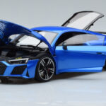 Audi R8 Performance Blauw Kengfai 1:18 - image 2 of 10