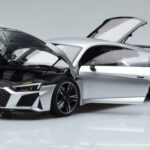 Audi R8 Performance Zilver Kengfai 1:18 - image 2 of 10