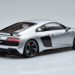 Audi R8 Performance Zilver Kengfai 1:18 - image 3 of 10