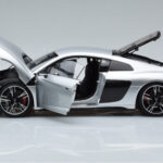 Audi R8 Performance Zilver Kengfai 1:18 - image 4 of 10