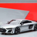 Audi R8 Performance Zilver Kengfai 1:18 - image 10 of 10