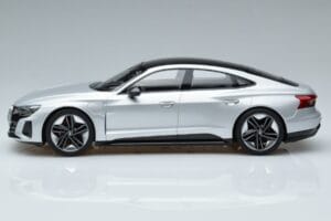 Audi RS e-tron GT Zilver Norev 1:18 188381 Metaal — afbeelding 3 van 6