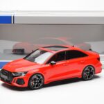 Audi RS3 8Y Sedan Rood MCG 1:18 - image 6 of 6