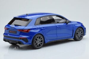 Audi RS3 8Y Sportback Performance Edition Nagaro Blauw GT Spirit 1:18 GT884 Hars — afbeelding 2 van 5