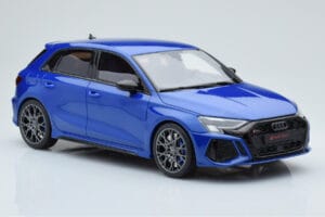 Audi RS3 8Y Sportback Performance Edition Nagaro Blauw GT Spirit 1:18 GT884 Hars — afbeelding 3 van 5