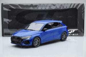 Audi RS3 8Y Sportback Performance Edition Nagaro Blauw GT Spirit 1:18 GT884 Hars — afbeelding 5 van 5