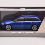 Audi RS6 C6 Sepang Blauw Minichamps 1:43 - image 4 of 4