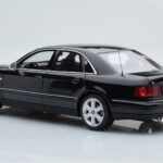 Audi S8 D2 Zwart Otto 1:18 - image 5 of 6