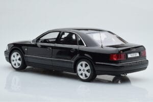 Audi S8 D2 Zwart Otto 1:18 OT082 Hars — afbeelding 5 van 6