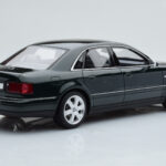 Audi S8 D2 Groen Otto 1:18 - image 2 of 6