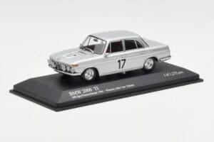 BMW 2000 Ti #17 J. Ickx / C. van Ophem Winners 24 Hours of Spa 1966 Minichamps 1:43 400662517 Metaal — afbeelding 2 van 4