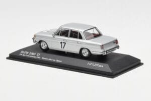 BMW 2000 Ti #17 J. Ickx / C. van Ophem Winners 24 Hours of Spa 1966 Minichamps 1:43 400662517 Metaal — afbeelding 3 van 4