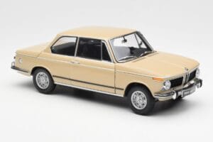 BMW 2002 Ti E10 Sahara Beige Kyosho 1:18 08541BG Metaal — afbeelding 6 van 8